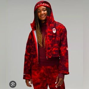 BNWT WOMEN’S LULULEMON TEAM CANADA 22 CROPPED RED JACKET. COC LOGO SIZE 6